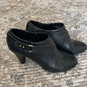 Women’s Naturalizer heeled booties